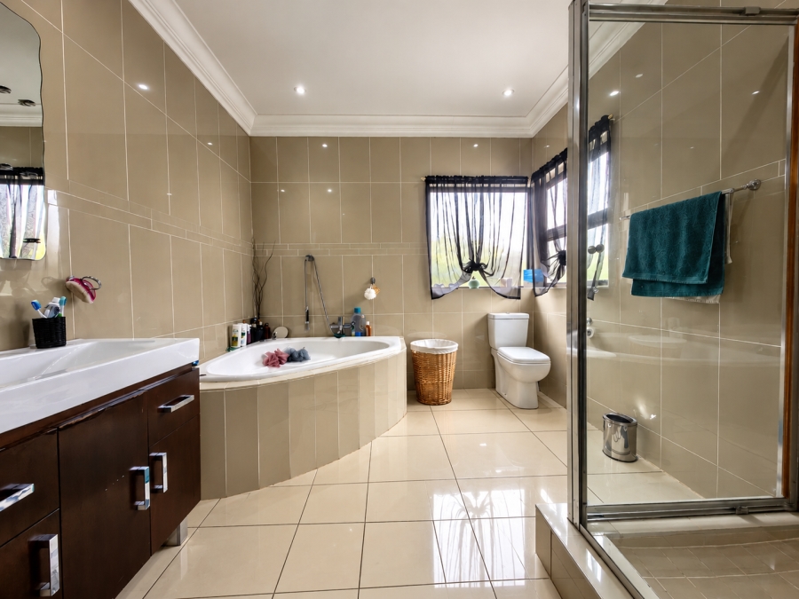 4 Bedroom Property for Sale in Buffelspoort Eco Estate North West